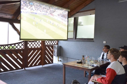 Ogled tekme v soboških lokalih.