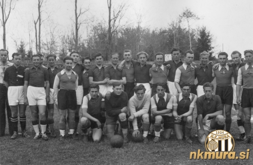 Nogometaši Mure med 2. svetovno vojno v temnejših dresih in s temnimi ovratniki. Stojijo: ___, Ljubomir Deškovič, ___, ___, Štefan Čagran, ___, Jože Gerenčer, Ervin Kerčmar starejši, Vladimir Kukanja starejši. Čepijo: Slavko Jandl (vratar), ___ Nogometaši Mure med 2. svetovno vojno v temnejših dresih in s temnimi ovratniki. Stojijo: ___, Ljubomir Deškovič, ___, ___, Štefan Čagran, ___, Jože Gerenčer, Ervin Kerčmar starejši, Vladimir Kukanja starejši. Čepijo: Slavko Jandl (vratar), ___
