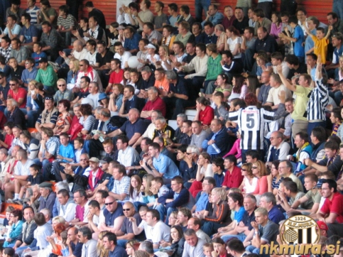 Južna tribuna Južna tribuna
