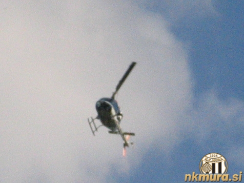 Nad Fazanerijo je krožil tudi policijski helikopter. Nad Fazanerijo je krožil tudi policijski helikopter.