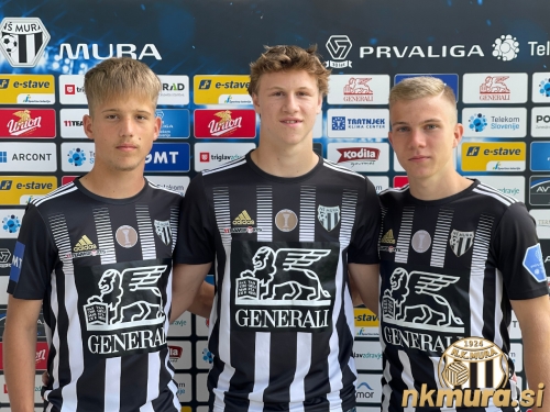 Z Muro so 3-letne profesionalne pogodbe podpisali (od leve): Niko Kasalo, Jaka Domjan in Žan Buček. Z Muro so 3-letne profesionalne pogodbe podpisali (od leve): Niko Kasalo, Jaka Domjan in Žan Buček.