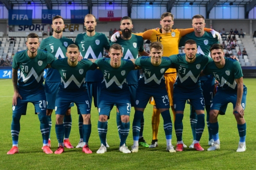 Nino Kouter (drugi v spodnji vrsti) je zaigral na prijateljski nogometni tekmi proti Gibraltarju. Nino Kouter (drugi v spodnji vrsti) je zaigral na prijateljski nogometni tekmi proti Gibraltarju.