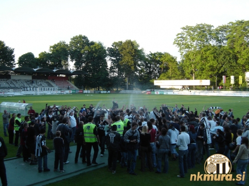 Po koncu tekme se je slavje preselilo na zelenico stadiona Fazanerija. Po koncu tekme se je slavje preselilo na zelenico stadiona Fazanerija.