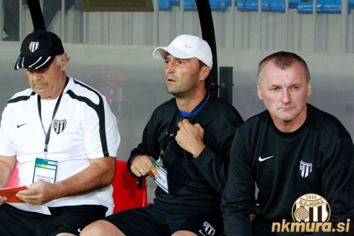 Đurić, Ošlaj in Cifer na klopi. Đurić, Ošlaj in Cifer na klopi.