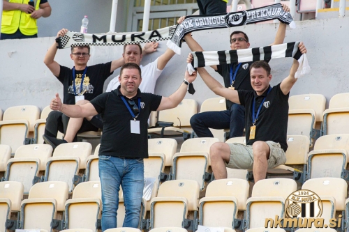 Mura je imela tudi podporo s tribun. Mura je imela tudi podporo s tribun.