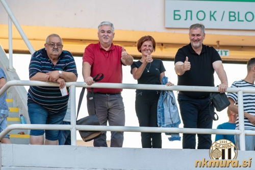 Nekateri zvesti navijači so z avtomobilom v Skopje potovali več kot 10 ur. Nekateri zvesti navijači so z avtomobilom v Skopje potovali več kot 10 ur.