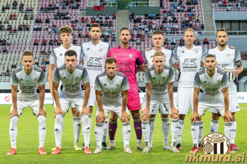 Začetna enajsterica Mure. Stojijo od leve: Kai Cipot, Jan Gorenc, Matko Obradović, Luka Bobičanec, Matic Maruško, Žiga Kous. Čepijo: Tomi Horvat, Mihael Klepač, Klemen Šturm, Žan Karničnik in Nino Kouter. Začetna enajsterica Mure. Stojijo od leve: Kai Cipot, Jan Gorenc, Matko Obradović, Luka Bobičanec, Matic Maruško, Žiga Kous. Čepijo: Tomi Horvat, Mihael Klepač, Klemen Šturm, Žan Karničnik in Nino Kouter.