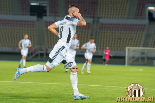 Luka Bobičanec se veseli zadetka. Luka Bobičanec se veseli zadetka.