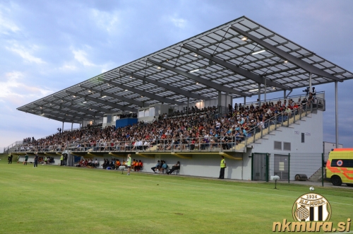 Zaradi pomanjkljivosti na stadionu Fazanerija je bila tekma odigrana v Lendavi. Zaradi pomanjkljivosti na stadionu Fazanerija je bila tekma odigrana v Lendavi.