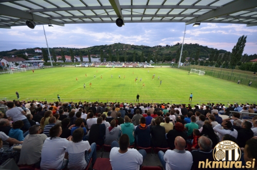 V Lendavi se je zbralo okrog 2000 gledalcev. V Lendavi se je zbralo okrog 2000 gledalcev.