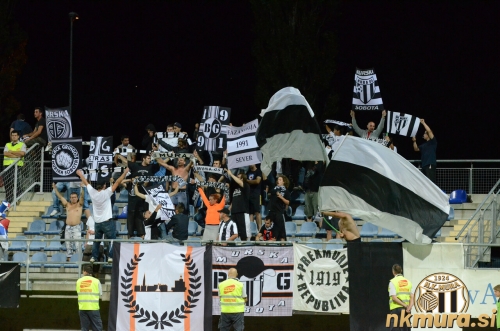 Navijaška skupina Black Gringos je bila locirana na nepokriti tribuni. Navijaška skupina Black Gringos je bila locirana na nepokriti tribuni.