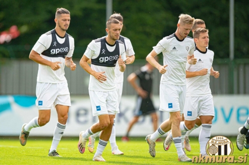 Trening Mure. Od leve: Dragan Lovrić, Andrija Filipović, Žan Karničnik in Klemen Šturm. Trening Mure. Od leve: Dragan Lovrić, Andrija Filipović, Žan Karničnik in Klemen Šturm.