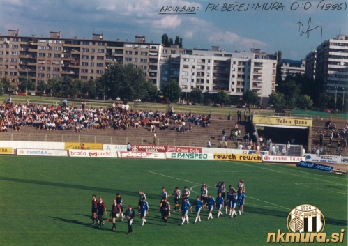Prihod igralcev na igrišče. Tekma med Bečejm in Muro je bila odigrana na stadionu Vojvodine v Novem Sadu. Prihod igralcev na igrišče. Tekma med Bečejm in Muro je bila odigrana na stadionu Vojvodine v Novem Sadu.