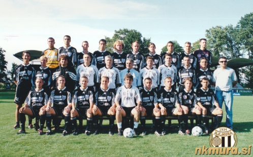 NK Mura iz leta 2001. Tega leta je trenersko krmilo prevzel Dušan Savić, direkor je bil Jožef Vouri, športni direktor pa Srečko Ilić. NK Mura iz leta 2001. Tega leta je trenersko krmilo prevzel Dušan Savić, direkor je bil Jožef Vouri, športni direktor pa Srečko Ilić.