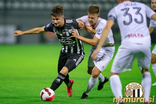 Mihael Klepač je vstopil v drugem polčasu in se poškodoval pri trku z vratnico.