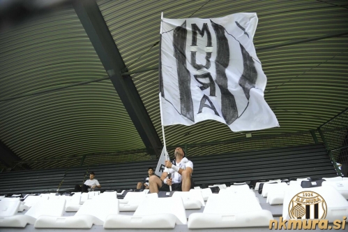 Navijači Mure na severni tribuni. Navijači Mure na severni tribuni.