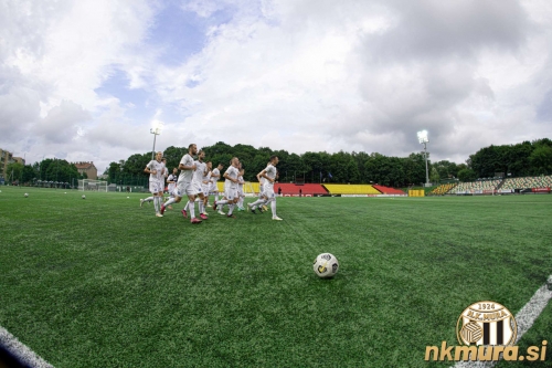 Nogometaši Mure so spoznali umetno podlago na stadionu Žalgirisa. Nogometaši Mure so spoznali umetno podlago na stadionu Žalgirisa.