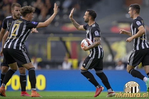 Mitja Lotrič je izenačil na 1:1. Mitja Lotrič je izenačil na 1:1.