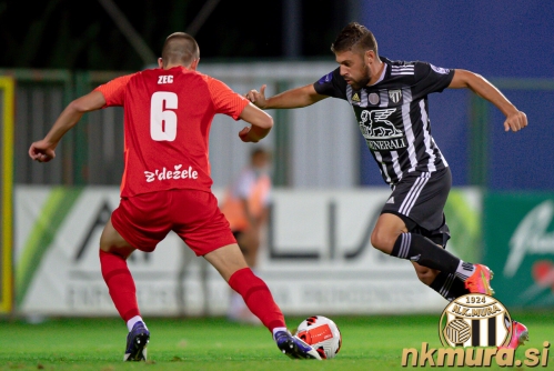 Amadej Maroša je zapravil priložnost v prvi minuti tekme. Ob njem je David Zec.