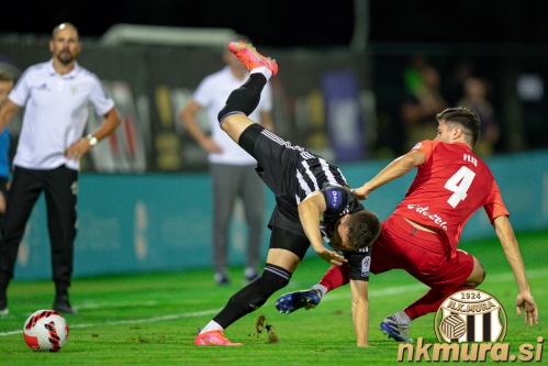 Borba za vsako žogo.