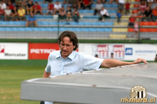 Muro je s klopi vodil Primož Gliha. Muro je s klopi vodil Primož Gliha.