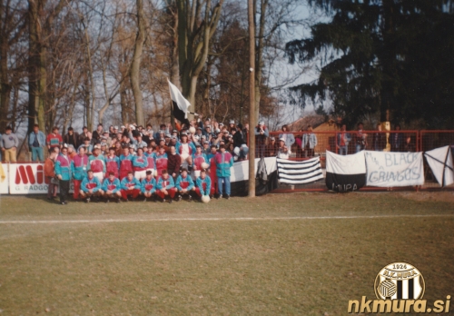 Člansko moštvo Mure iz sezone 1991/92 skupaj z Black Gringosi. Člansko moštvo Mure iz sezone 1991/92 skupaj z Black Gringosi.