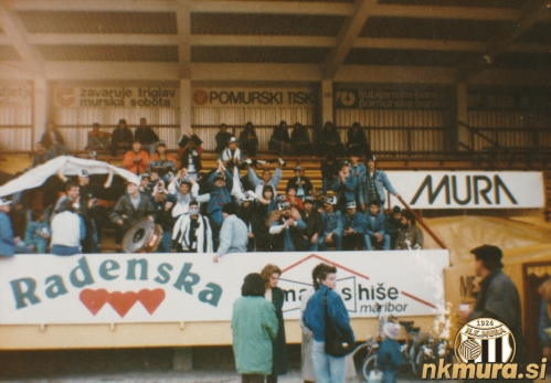 Gringosi na glavni tribuni. Gringosi na glavni tribuni.