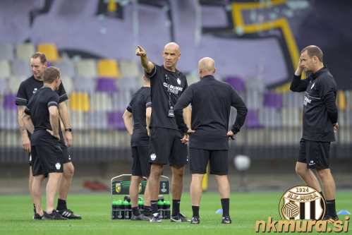 Uradni trening Vitesseja. Uradni trening Vitesseja.