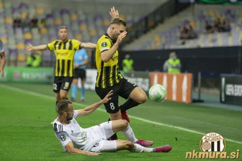 Žiga Kous in strelec zadetka Sondre Tronstad. Žiga Kous in strelec zadetka Sondre Tronstad.
