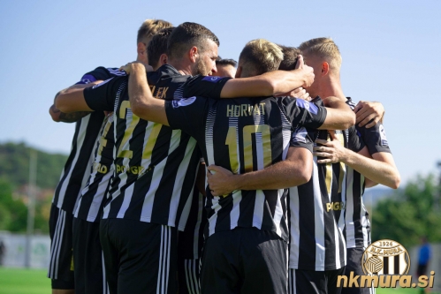 Veselje Murašev po doseženem zadetku.