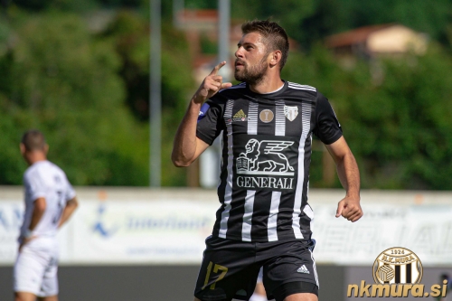 Amadej Maroša se veseli zadetka na tekmi Tabor : Mura (23. 9. 2021).