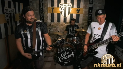 Prekmurska skupina Blue Planet je predstavila novo navijaško pesem črno-belih. Prekmurska skupina Blue Planet je predstavila novo navijaško pesem črno-belih.
