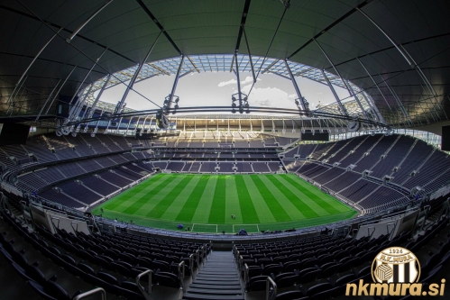 Tottenham Hotspur Stadium se nahaja v severnem Londonu in je eden najmodernejših in najnovejših v Evropi. Zgrajen je bil leta 2019 in sprejme 62.850 gledalcev. Tottenham Hotspur Stadium se nahaja v severnem Londonu in je eden najmodernejših in najnovejših v Evropi. Zgrajen je bil leta 2019 in sprejme 62.850 gledalcev.