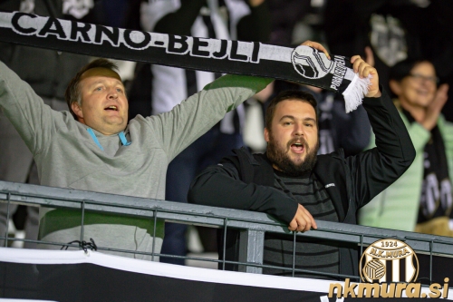 Pogled na tribune. Pogled na tribune.