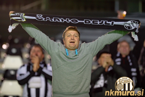 Pogled na tribune. Pogled na tribune.