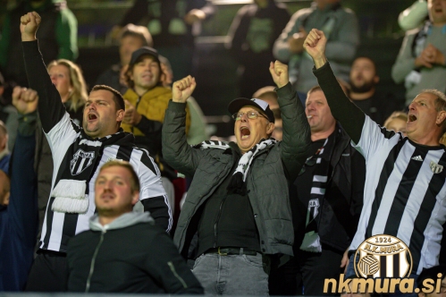 Pogled na tribune. Pogled na tribune.