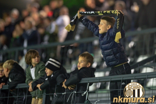 Pogled na tribune. Pogled na tribune.