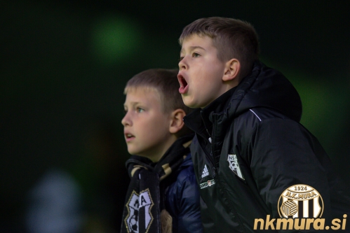 Pogled na tribune. Pogled na tribune.