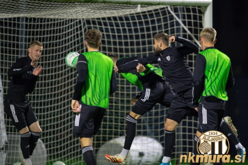 Uradni trening Mure je bil dan pred tekmo ob 18.45 na stadionu Ljudski vrt v Mariboru. Uradni trening Mure je bil dan pred tekmo ob 18.45 na stadionu Ljudski vrt v Mariboru.