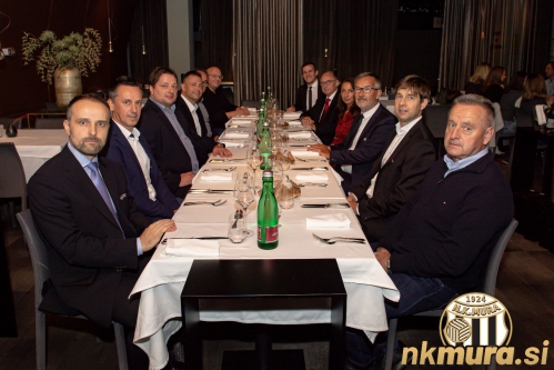 V restavraciji Rožmarin v Mariboru je dan pred tekmo potekala uradna večerja obeh klubov. V restavraciji Rožmarin v Mariboru je dan pred tekmo potekala uradna večerja obeh klubov.