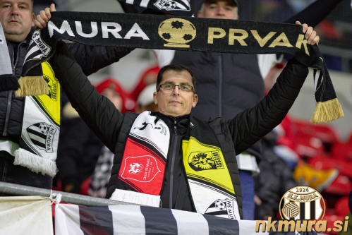 Tudi v Rennesu je imela Muro podporo s tribun. Tudi v Rennesu je imela Muro podporo s tribun.