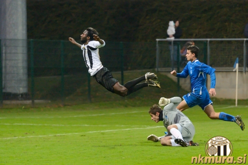 Posredovanje Jurice Valentića pred Ebojem Tawiahom Eduamom. Posredovanje Jurice Valentića pred Ebojem Tawiahom Eduamom.