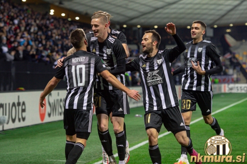 Veselje po vodilnem zadetku Mure. Od leve: Tomi Horvat, Žan Karničnik, Žiga Kous in Jan Gorenc. Veselje po vodilnem zadetku Mure. Od leve: Tomi Horvat, Žan Karničnik, Žiga Kous in Jan Gorenc.