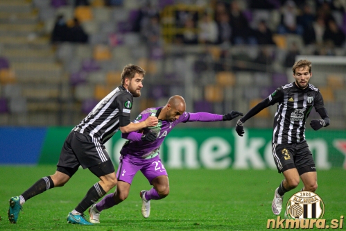 Nik Lorbek in Lucas . Desno je Klemen Pucko. Nik Lorbek in Lucas . Desno je Klemen Pucko.