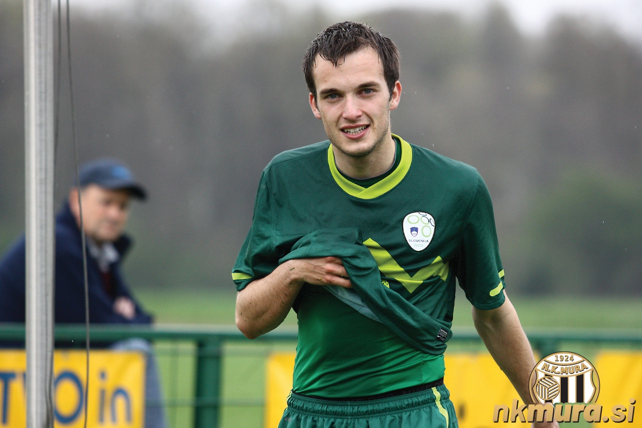 Žiga Kous v dresu reprezentance Slovenije U20 na tekmi Slovenija : Madžarska. Tekma je bila odigrana v Odrancih 18. aprila 2012, končala pa se je z 2:2. Žiga Kous v dresu reprezentance Slovenije U20 na tekmi Slovenija : Madžarska. Tekma je bila odigrana v Odrancih 18. aprila 2012, končala pa se je z 2:2.