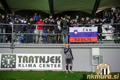 Žana Karničnika in Muro je na tribunah bodrilo okrog 30 navijačev iz Radelj. Žana Karničnika in Muro je na tribunah bodrilo okrog 30 navijačev iz Radelj.