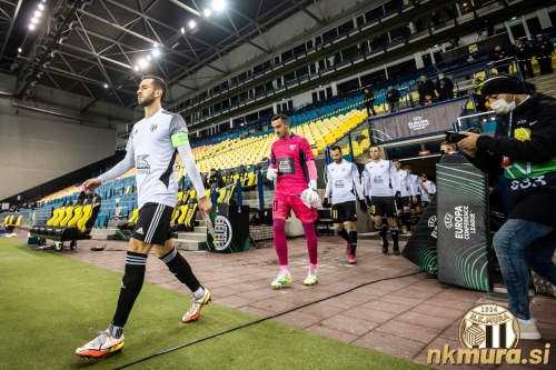 Prihod igralcev na zelenico GelreDoma Prihod igralcev na zelenico GelreDoma