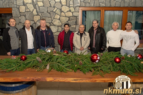 Od leve: Duško Vicković, Robert Belec, Franc Cifer, Jožef Kokaš, Nikola Jelić, Drago Posavec, Zlatko Tkalčec in Vladimir Kokol. Od leve: Duško Vicković, Robert Belec, Franc Cifer, Jožef Kokaš, Nikola Jelić, Drago Posavec, Zlatko Tkalčec in Vladimir Kokol.