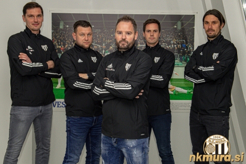 Trenerski štab, ki je 2. januarja 2022 prevzel Muro. Od leve: Aleš Luk (trener vratarjev), Andrej Kvas (pomočnik trenerja), Damir Čontala (trener), Dejan Novak (kondicijski trener) in Milan Anđelković (pomočnik trenerja). Trenerski štab, ki je 2. januarja 2022 prevzel Muro. Od leve: Aleš Luk (trener vratarjev), Andrej Kvas (pomočnik trenerja), Damir Čontala (trener), Dejan Novak (kondicijski trener) in Milan Anđelković (pomočnik trenerja).