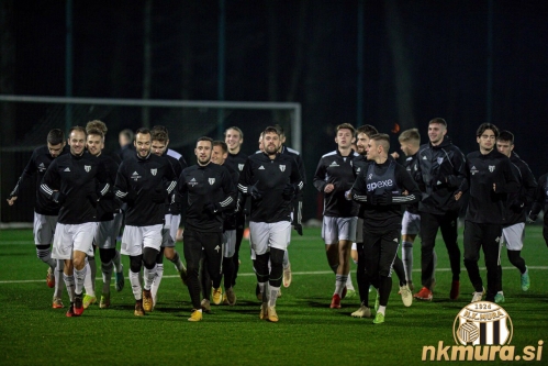 Trening Mure na igrišču z umetno travo. Trening Mure na igrišču z umetno travo.